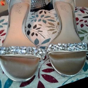 JEWEL WOMENS HEELS IN EUC